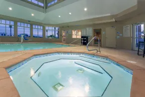 Holiday Inn Express & Suites Moultrie by IHG - Piscina