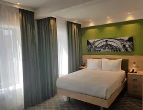 Hampton by Hilton Antwerp Central Station - Room