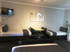 Nicholas Royal Motel - Hay CBD - Habitación