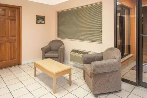 Days Inn by Wyndham Kingdom City - Hall