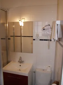 Citotel Hôtel Beausejour Cherbourg-Octeville - Salle de bain