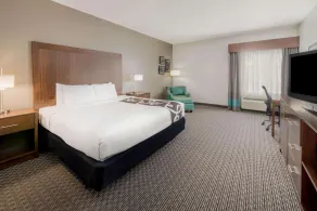 La Quinta Inn & Suites by Wyndham Fort Worth Arlington West - Room