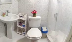Larimar Beach Apartment - Bathroom