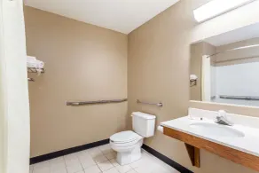 Super 8 by Wyndham East Stroudsburg - Poconos - Salle de bain