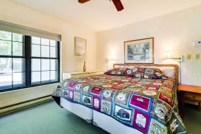 1 Mi to Big Boulder: Lakefront Unit w/ Pool Access - Intérieur