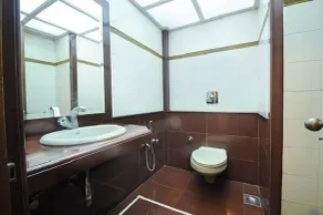 Hotel Dwaraka Residency - Bathroom