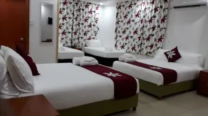 Alec's Hotel - Room