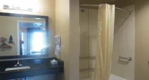 Garden Inn & Suites Little Rock - Bathroom
