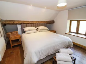 Netherend Barn - Camera