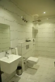 Hotel Bhumi Residency - Bathroom