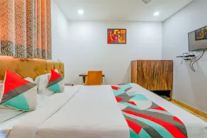 Townhouse Z Square Mall Formerly The Mall Road Inn - Quarto