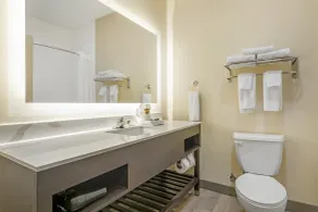 Best Western Plus Monica Royale Inn & Suites - Salle de bain