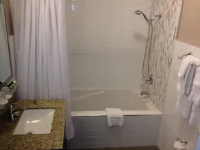 Executive Hotel Vintage Court - Bathroom