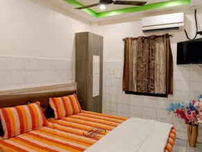 sam galaxy guest house - Room