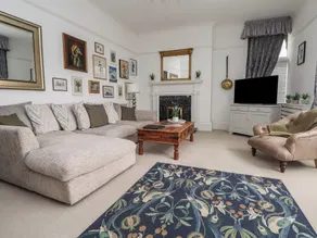 Ismay Billiard Room Apartment - Titanic Interest - Living area