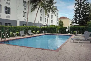 Spark by Hilton Miami Doral - Piscine