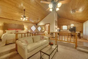Studio w/ Deck: Near Thorncrown Chapel & Lakes - Interni