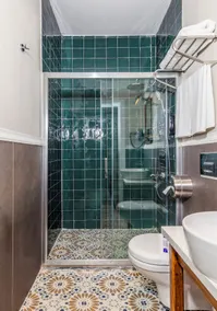 Nenessa Airport Hotel - Bathroom