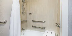 Wyndham Houston Sugarland - Bathroom