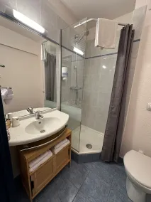Brit Hotel Saumur - Salle de bain
