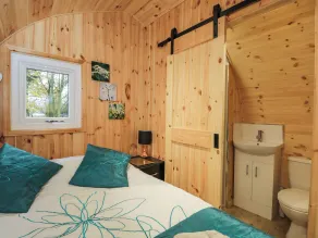 The Log Cabin - Room