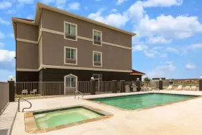 La Quinta by Wyndham Bridgeport - Piscine