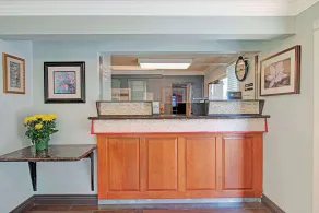 Super 8 by Wyndham Sacramento/Florin Rd - Lobby