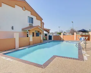 Quality Inn Forest Hill - Fort Worth South - Piscine