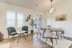 Seasonal Pool, Balcony: Quiet & Cozy Aurora Condo! - Innvendig