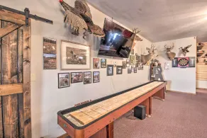 Pheasant Game Farm Missouri Vacation Rental! - Interiör