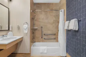 Spark by Hilton Bakersfield Central - Salle de bain