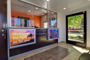 Motel 6-Riverside, CA - South - Hall