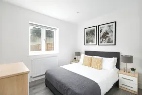 Skyvillion Vineyard Court, Enfield, 2 Bed, With Garden - Værelse