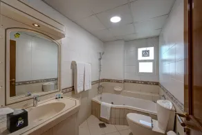 J5 Holiday Homes Mirdif - Bathroom