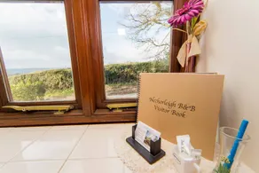 Cosy Snug Room with En-Suite - Near Lyme Regis - Private Balcony with Sunset Views - Free Parking & WiFi - Tea Room opposite serving local produce - Rum