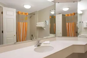 La Quinta by Wyndham Denver Southwest Lakewood - Salle de bain