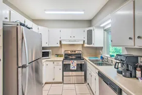 Pet-Friendly Brunswick Retreat w/ Gas Grill! - Intérieur