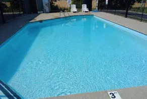 Howard Johnson by Wyndham Clarksville Tennessee - Pool