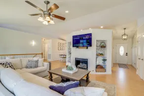 Fish, Boat & Hike: Lakefront Home w/ Game Room! - Innvendig