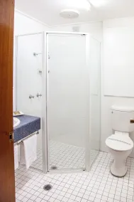 Tudor Inn Newcastle - Baño