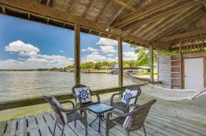 Lakefront Livingston Vacation Rental w/ Boat Dock! - Innvendig