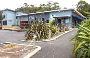 Waterfront Apartments - Restaurant