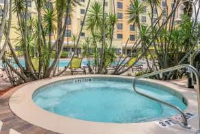 Comfort Suites Maingate East - Piscine