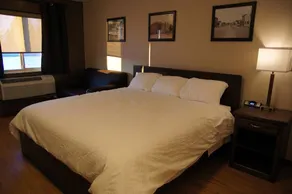 The Trail Inn - Eden Valley, MN - 315 Meeker Ave E - Værelse