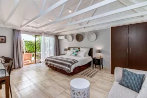 Sitatunga Guest Lodge - Sandton - Airport Shuttle - Solar & Borehole - Room