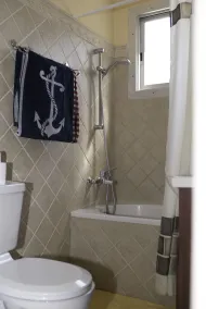 Kotzias Beach Apartments - Bathroom