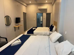 The Renaya Hotel - Chambre