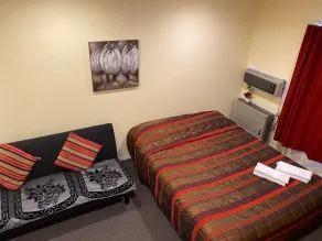 Baden Lodge Motel - PRIVATE SPA Bath - Room