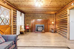 Watefront Getaway w/ Mtn Views & Dock in Clearlake - Interiør