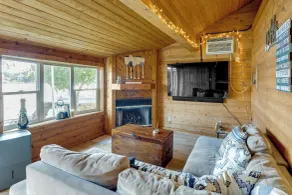 Okauchee Lake Vacation Rental w/ Boat Dock! - Interior